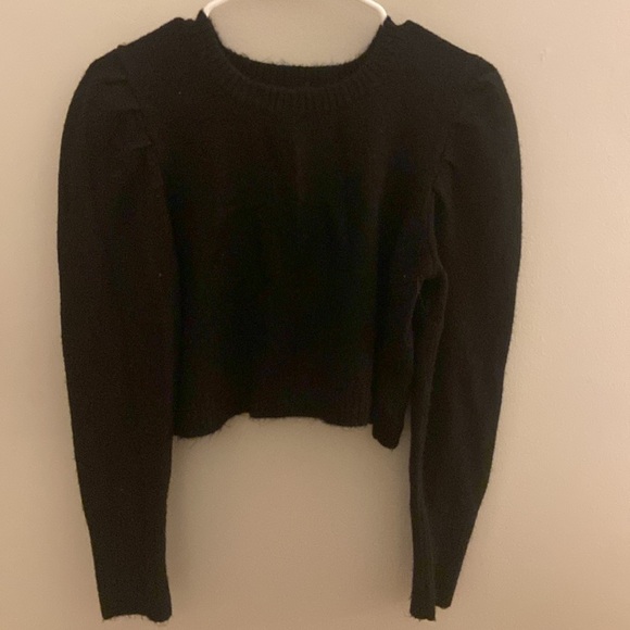 EUC Wild Fable puff sleeve black cropped sweater
Size large (runs small) - Picture 2 of 4